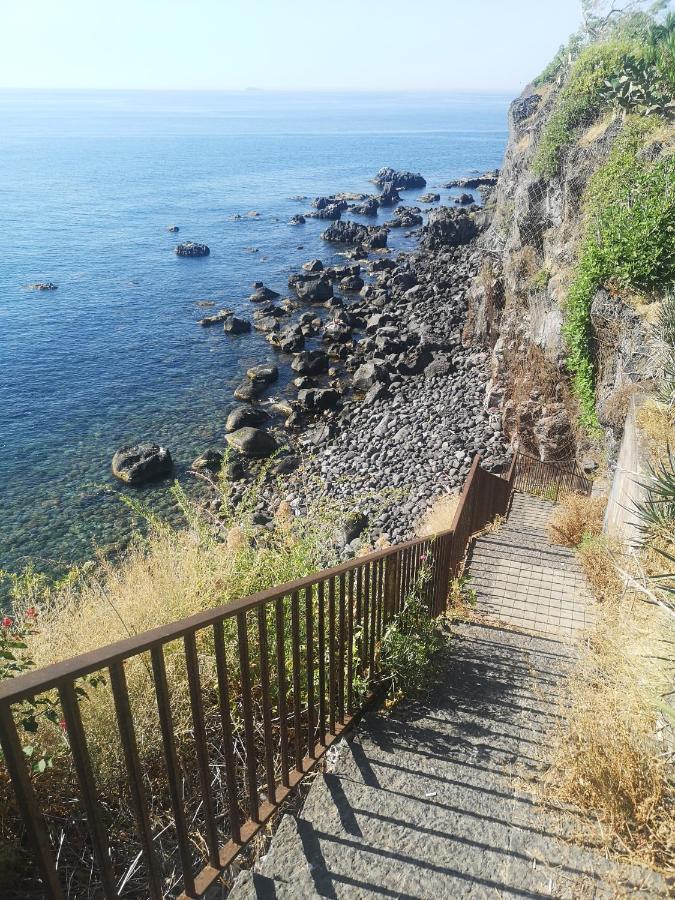 Locanda Popolare Aci Castello Bagian luar foto